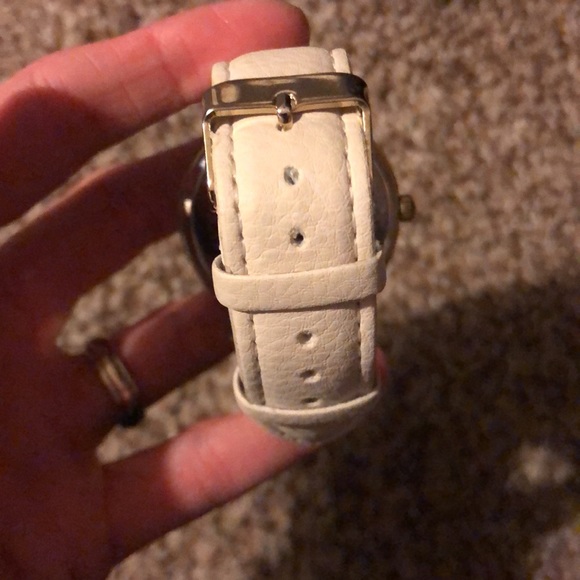 Watch (needs new battery) - Picture 3 of 4